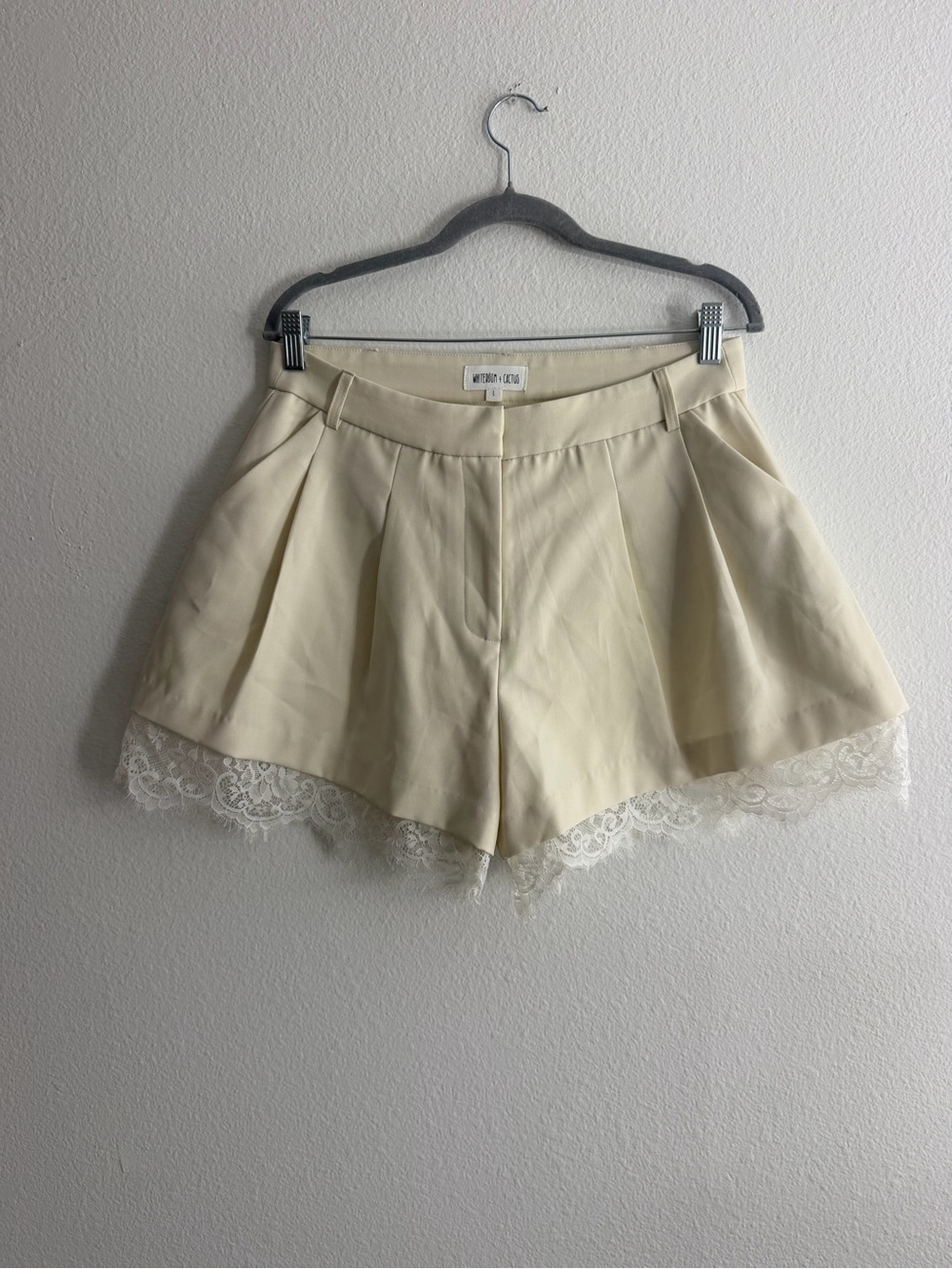 Whiteroom + Cactus Women’s Cream Lace Trim Pleated Old Money Shorts Size Large